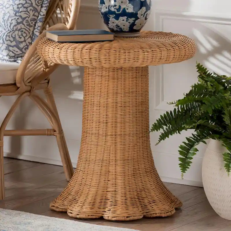 Table d'appoint ronde en rotin naturel tressé avec base à piédestal festonnée