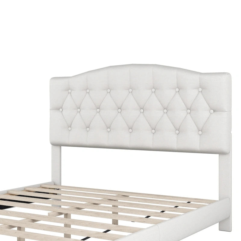 Lit plateforme rembourré avec tête de lit incurvée en forme de selle et capitonnage en losange — Lit double, grand lit et très grand lit