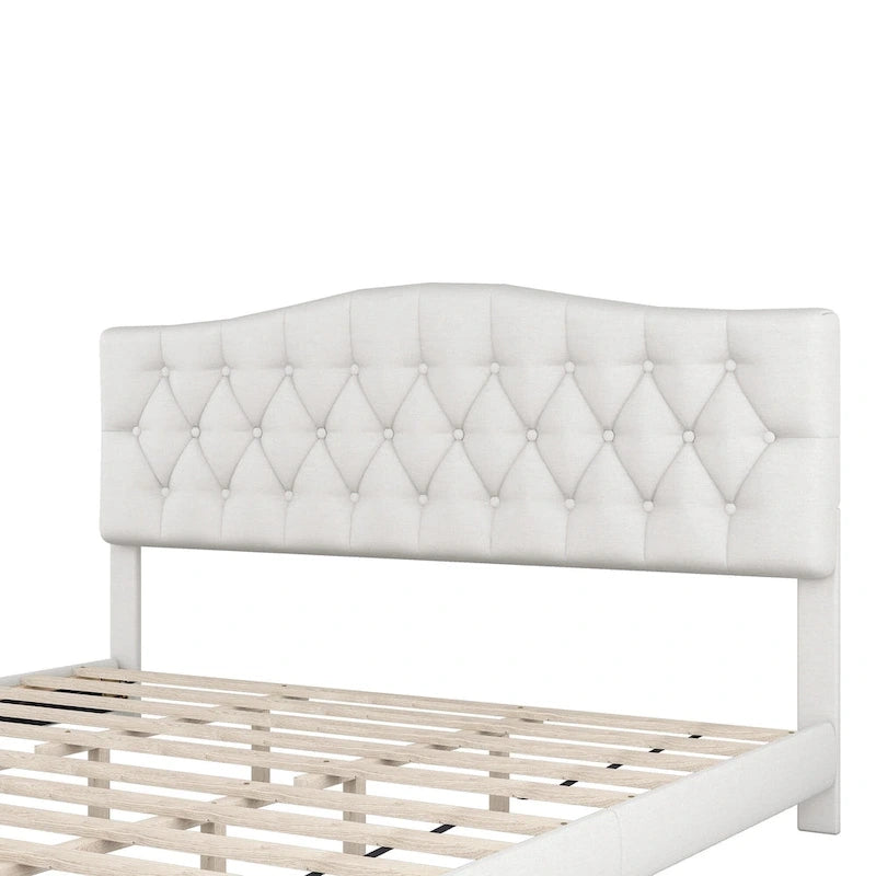 Lit plateforme rembourré avec tête de lit incurvée en forme de selle et capitonnage en losange — Lit double, grand lit et très grand lit