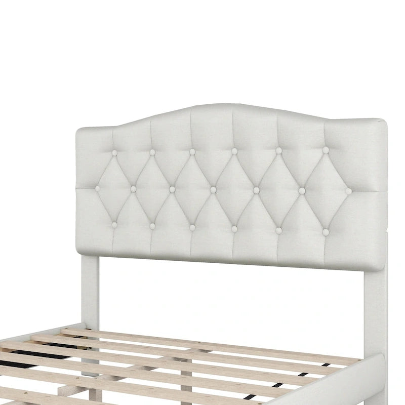 Lit plateforme rembourré avec tête de lit incurvée en forme de selle et capitonnage en losange — Lit double, grand lit et très grand lit