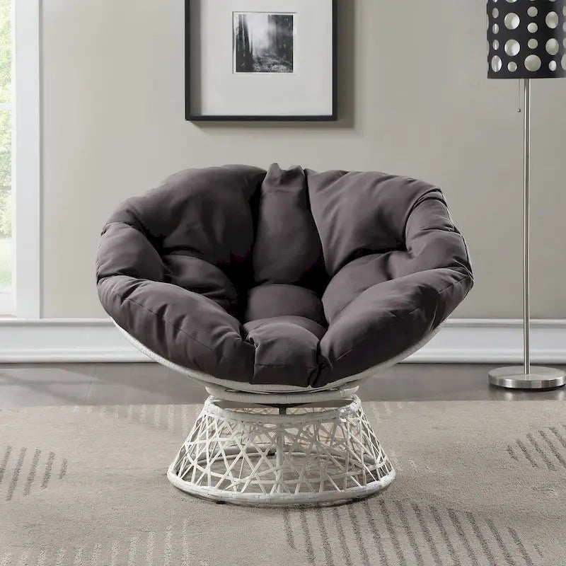 Fauteuil pivotant Papasan avec coussin touffeté épais et cadre en résine tressée — 101,6 cm (L) × 89,5 cm (H)