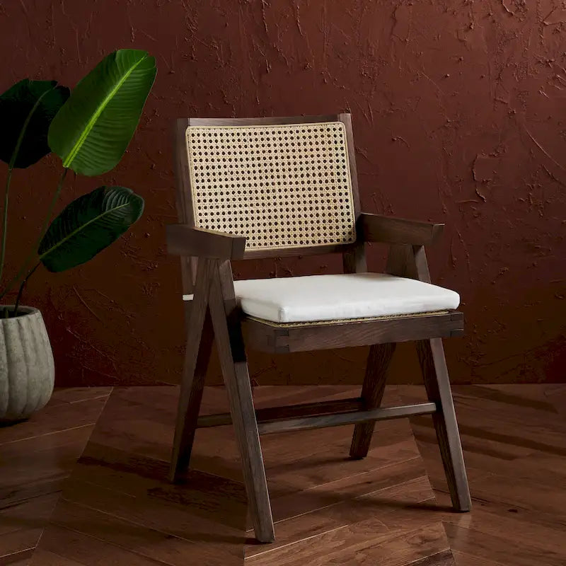 Fauteuil en bois de frêne massif avec dossier en rotin et coussin rembourré — 53 cm L × 58 cm P × 86 cm H