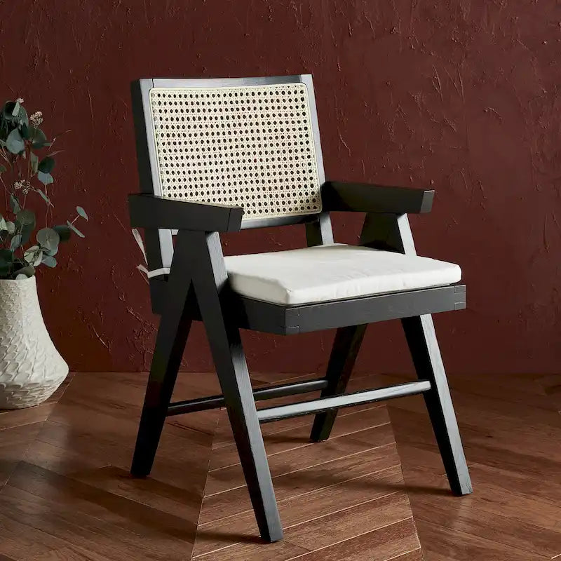 Fauteuil en bois de frêne massif avec dossier en rotin et coussin rembourré — 53 cm L × 58 cm P × 86 cm H