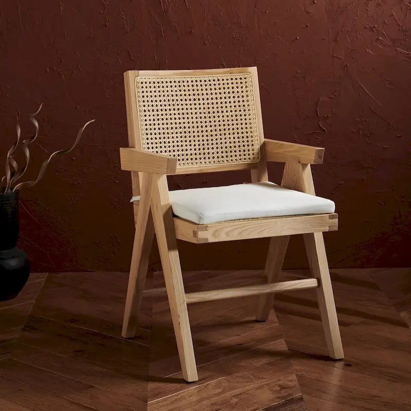 Fauteuil en bois de frêne massif avec dossier en rotin et coussin rembourré — 53 cm L × 58 cm P × 86 cm H