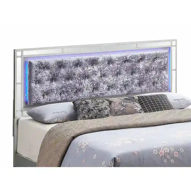 Lit à panneaux pleine grandeur avec fini champagne argenté — 145 cm H × 145 cm L × 200 cm P